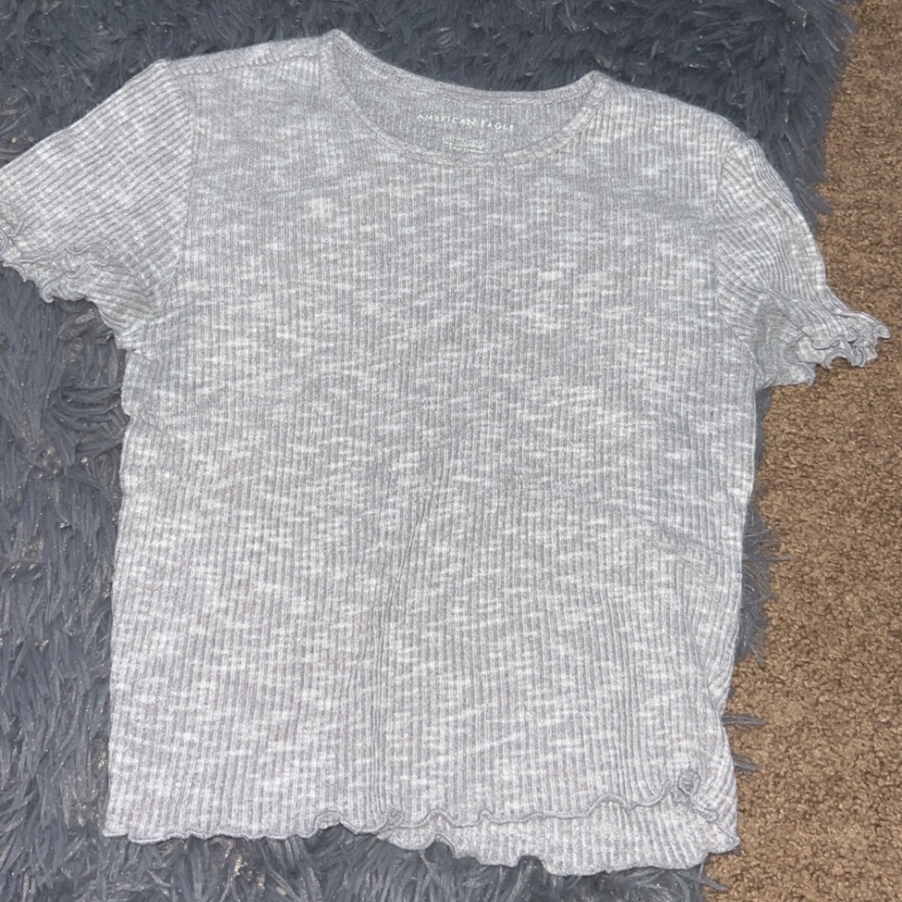 american eagle cropped tee ruffled